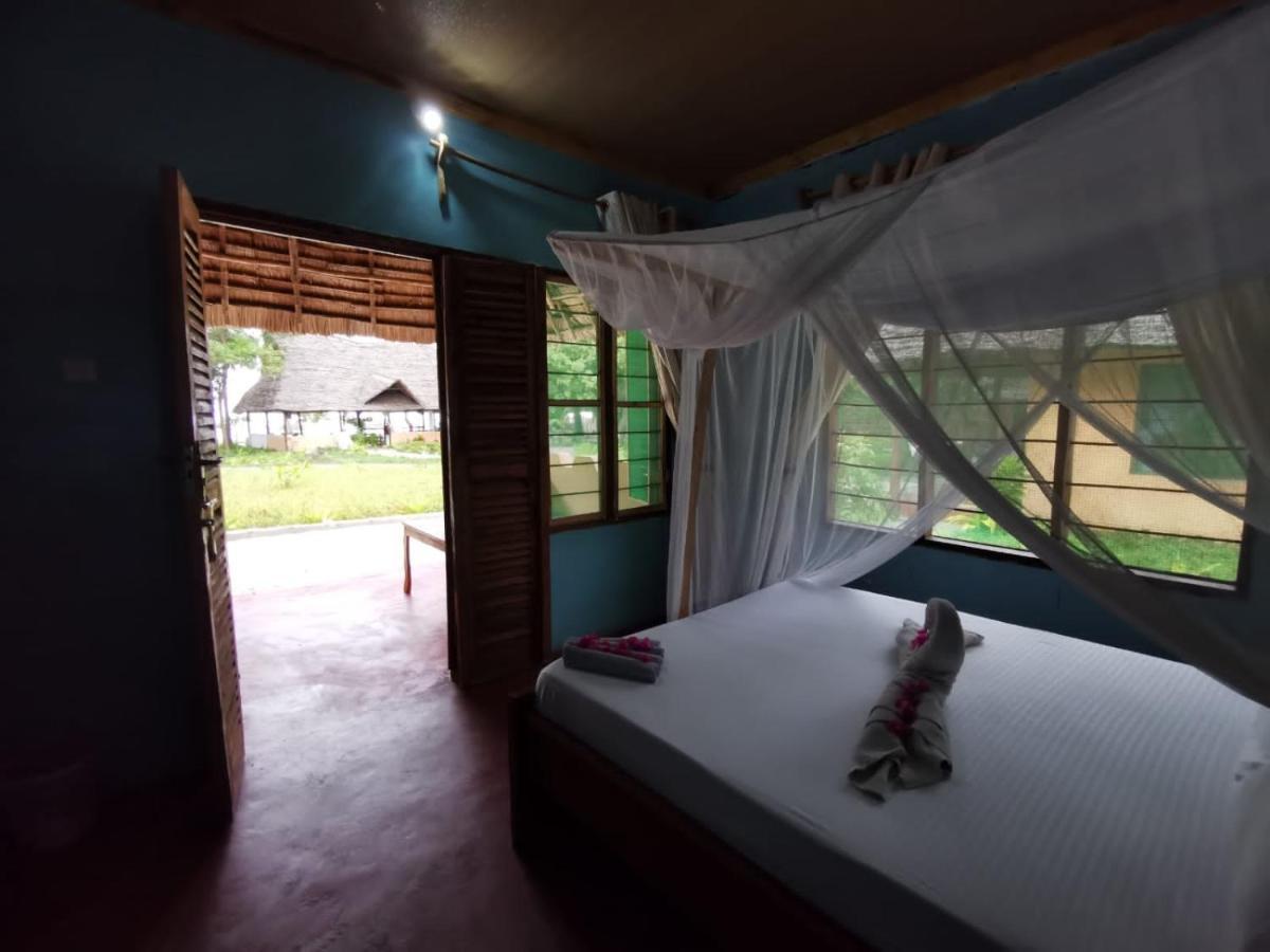 Bed and Breakfast Afro Whale Shark Safari à Kilindoni Extérieur photo
